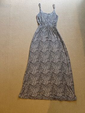 Felicity & Coco Maxi Dress XS Grey White Geometric Spaghetti Strap Summer